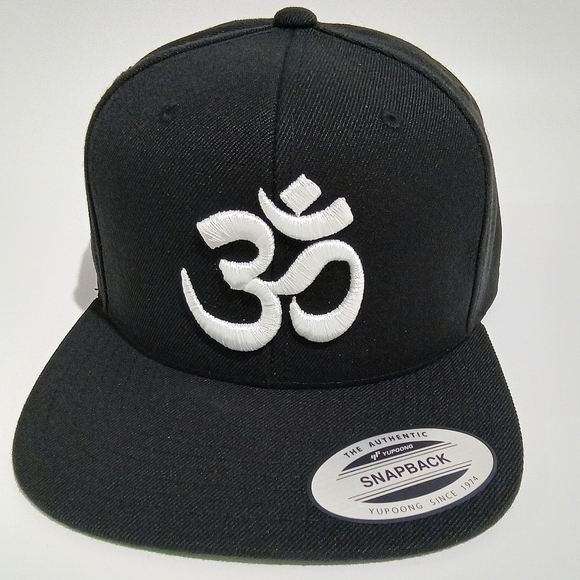 Om Aum Ohm Yoga Namaste Symbol 3D Embroidered Snapback Hat Black & White - Picture 1 of 7